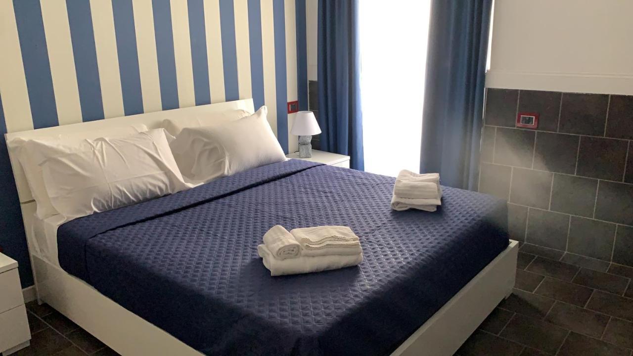 Yacht Club Angioino Hotel Napoli Bagian luar foto