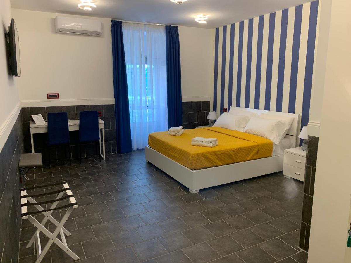 Yacht Club Angioino Hotel Napoli Bagian luar foto