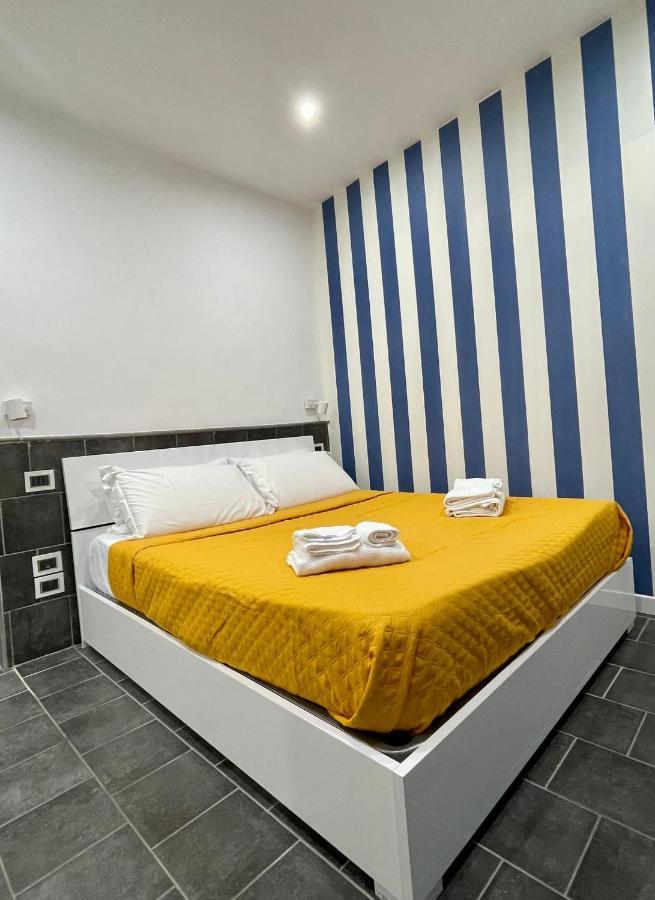 Yacht Club Angioino Hotel Napoli Bagian luar foto