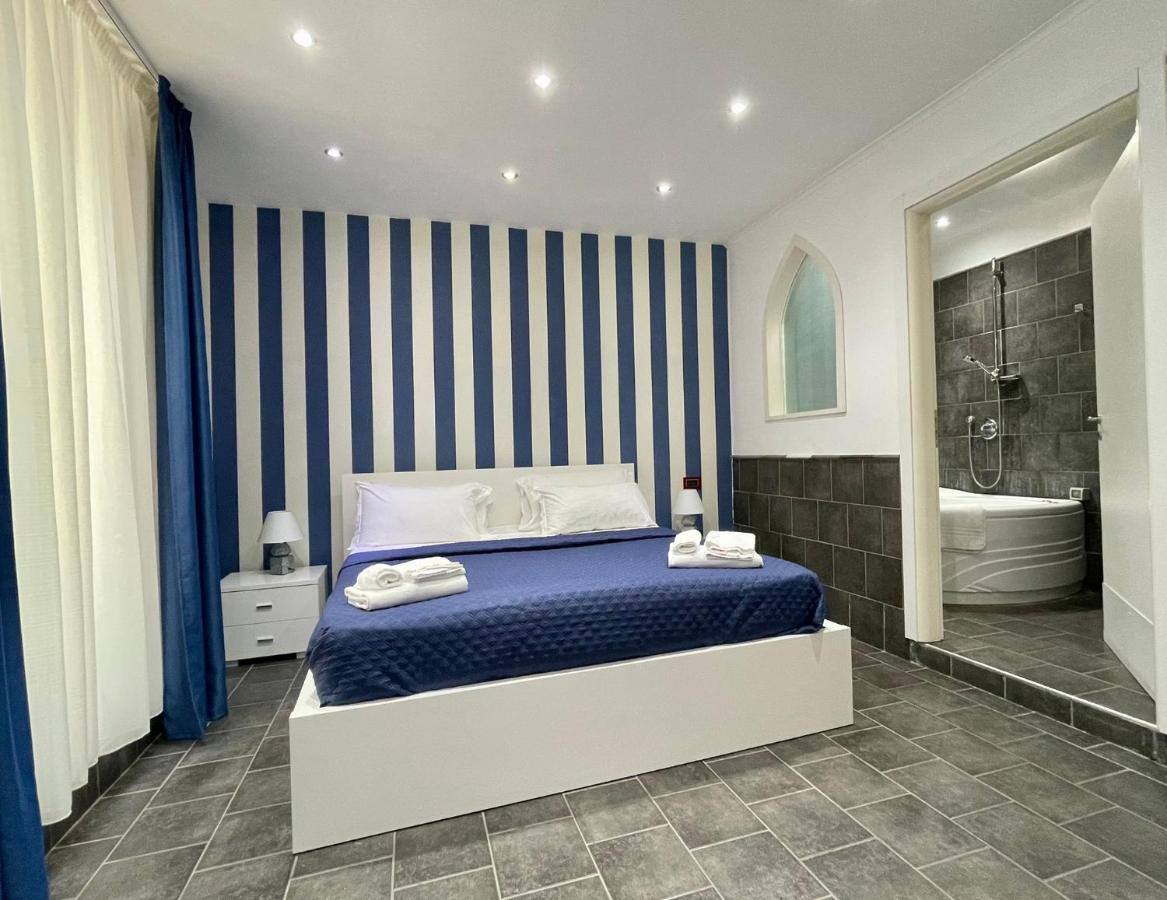 Yacht Club Angioino Hotel Napoli Bagian luar foto