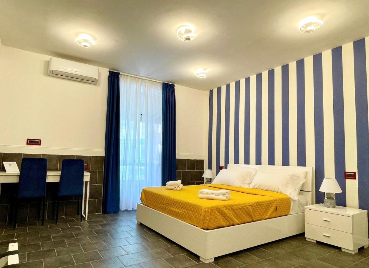 Yacht Club Angioino Hotel Napoli Bagian luar foto