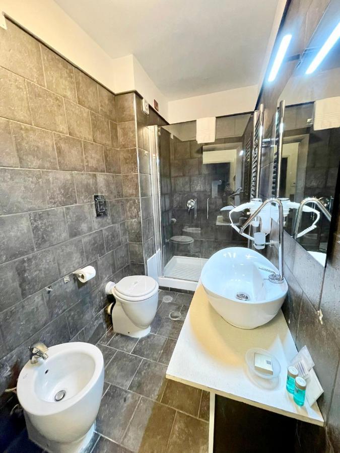 Yacht Club Angioino Hotel Napoli Bagian luar foto