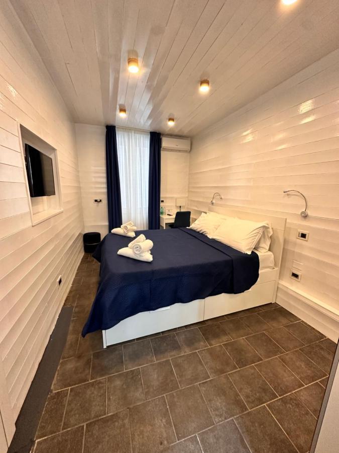 Yacht Club Angioino Hotel Napoli Bagian luar foto