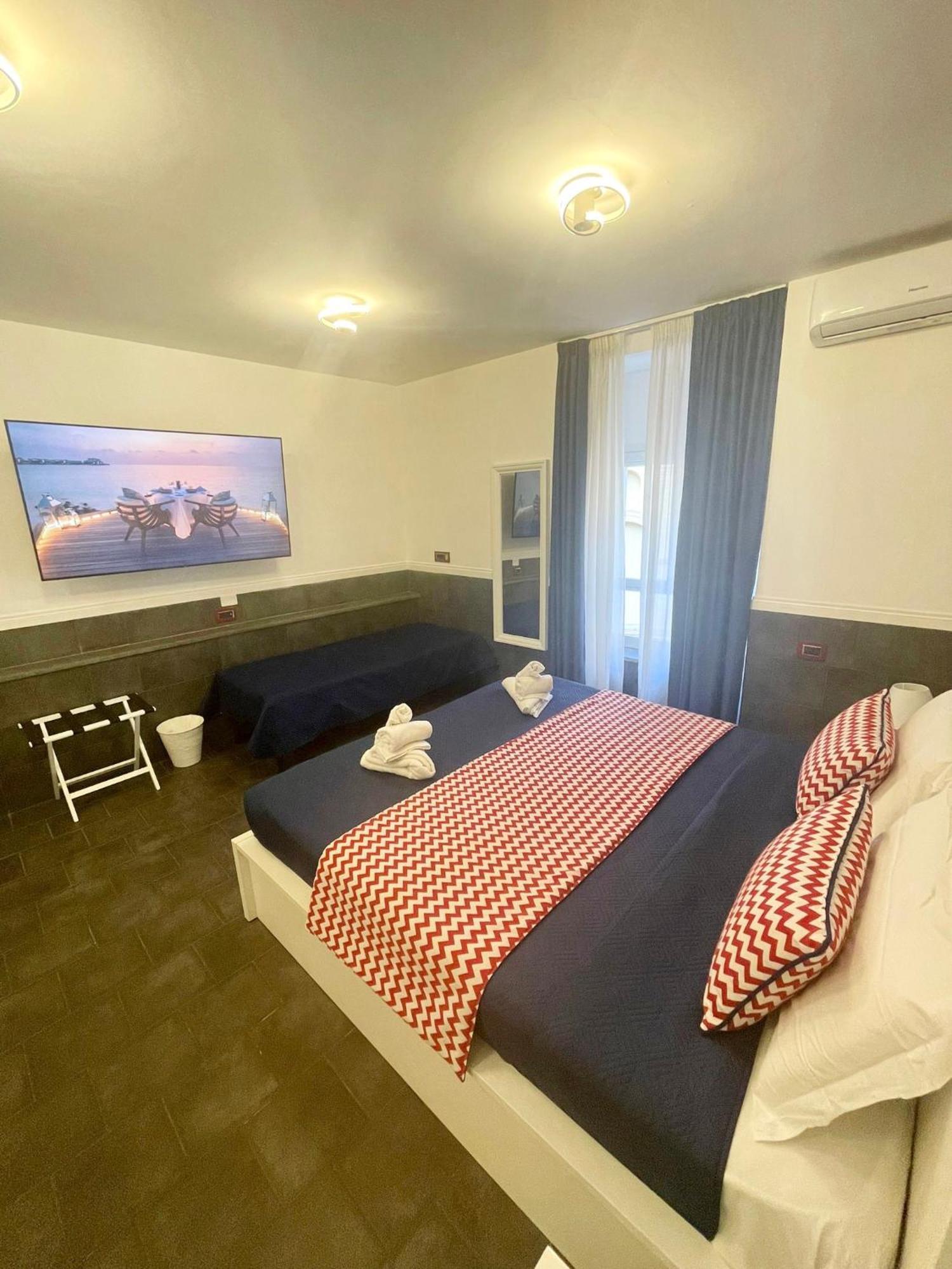 Yacht Club Angioino Hotel Napoli Bagian luar foto